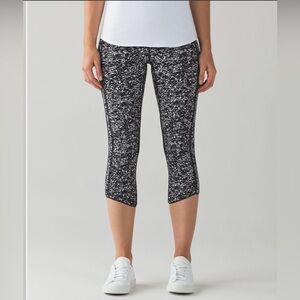 Lululemon🍋 Deep Breath Crop 21" Iced Wave White Black/Black Size 6